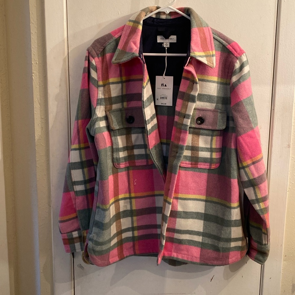 Super cute never worn shaker